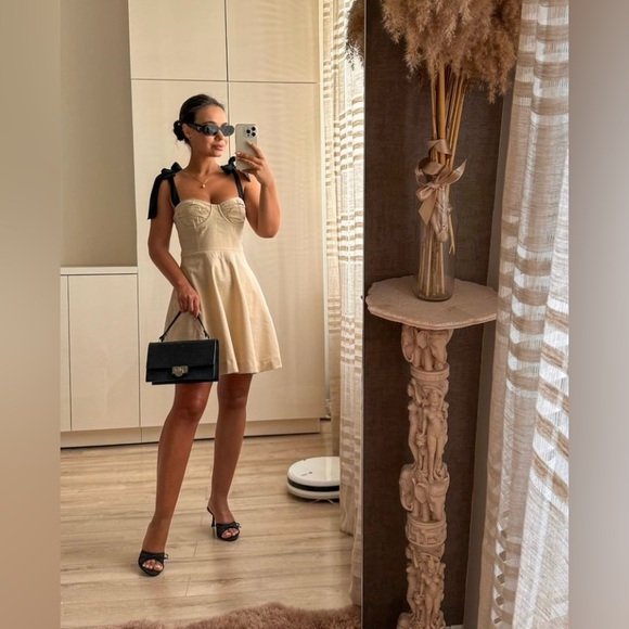 ZARA BLOGGERS’ FAVORITE RUFFLED MINI DRESS - Picture 8 of 16